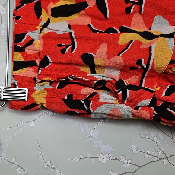 Billabong Women's Floral Shorts Size Small - Picture 3 of 5